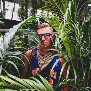 Meet your Posher, Scott m